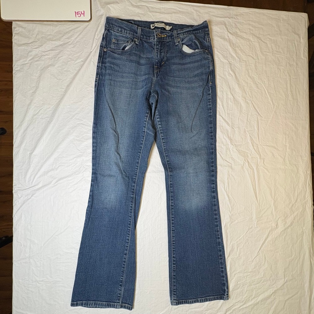 Levi's Boot Cut Jeans in Medium Blue Wash